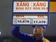 Giá xăng thế giới đang tăng mạnh. Ảnh: Ngọc Thành