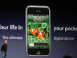 Steve Jobs giới thiệu iPhone đầu tiên năm 2007. Ảnh: CENT