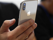 Apple khuyên người dùng nên đến sớm nếu muốn mua iPhone X.
