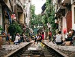 Cuộc sống hàng ngày của người dân bên đường tàu Hà Nội