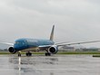 Máy bay Vietnam Airlines dừng cất cánh vì khách đốt lửa