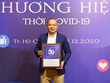 CEO Thế Giới Di Động - Ông Đoàn Văn Hiểu Em đại diện công ty nhận giải thưởng Top 50 Thương hiệu dẫn đầu năm 2020.