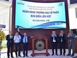 Ông Nguyễn Đức Thụy tham gia đánh cồng chào sàn HoSE cùng Ban Lãnh đạo LienVietPostBank