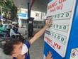 Giá xăng lên sát ngưỡng 30.000 đồng/lít kể từ 15h chiều 11/3/2022. (Ảnh: Lê Toàn/ĐTCK)