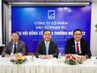 Chủ toạ đoàn (từ bên trái qua): Ông Nguyễn Đức Dũng, Thành viên HĐQT; ông Phan Khắc Long, Chủ tịch HĐQT và ông Trần Vũ Anh Tuấn, Phó tổng giám đốc Công ty