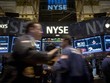 Phố Wall có phiên tăng tốt cuối tuần với việc cả Dow Jones và S&P 500 đều lập kỷ lục mới - Ảnh: Reuters
