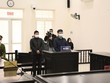 Hai bị cáo tại tòa.