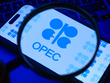 OPEC+ tập trung vào việc tuân thủ hạn ngạch sản xuất sau khi hoãn tăng sản lượng