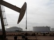 Dự trữ dầu toàn cầu tăng nhanh khi OPEC+ tăng nguồn cung