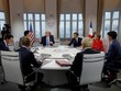 Các nhà lãnh đạo G7 thảo luận tại Hội nghị thượng đỉnh G7. Ảnh: Reuters.