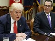 Tổng thống Mỹ Donald Trump và Bộ trưởng Tài chính Mỹ Steven Mnuchin. Ảnh: AP.