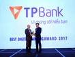 Phó Tổng Giám đốc TPBank Đinh Văn Chiến đại diện Ngân hàng nhận giải thưởng “Ngân hàng số xuất sắc nhất 2017”