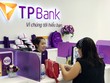 Khách hàng tới giao dịch tại TPBank Thủ Đức trong ngày đầu tiên khai trương