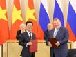  Tổng Bí thư Nguyễn Phú Trọng và Tổng thống Liên bang Nga Vladimir Putin chứng kiến lễ trao biên bản ghi nhớ hợp tác đầu tư giữa ông Đỗ Quang Hiển - Chủ tịch HĐQT SHB và ông Nikolay Kosov - Chủ tịch HĐQT IIB.