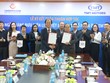 Ông Nguyễn Đình Thắng, Chủ tịch HĐQT LienVietPostBank và ông Bùi Văn Hữu, Chủ tịch HĐQT kiêm Tổng giám đốc TMT tại buổi ký kết.