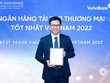 Ông Trần Hoài Nam, Phó giám đốc Khối Khách hàng doanh nghiệp kiêm Giám đốc Trung tâm Phát triển Giải pháp tài chính khách hàng đại diện VietinBank nhận Giải thưởng