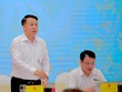 Thứ trưởng Bộ Tài chính Nguyễn Đức Chi (bên trái) trả lời báo chí tại buổi họp báo Chính phủ chiều 4/7.
