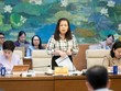 Bà Vũ Thị Lưu Mai, Phó Chủ nhiệm Ủy ban Kinh tế, Tài chính của Quốc hội phát biểu tại phiên họp.
