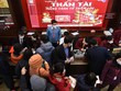 Xếp hàng từ sớm mua vàng chờ lộc Thần Tài