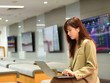 Dòng tiền thận trọng và phân hóa