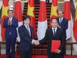 JETRO và NIC trao thỏa thuận hợp tác trước sự chứng kiến của Thủ tướng Nhật Bản Suga Yoshihide và Thủ tướng Nguyễn Xuân Phúc.