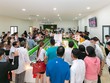 Mỗi ngày, hàng trăm khách hàng chen lấn tìm hiểu thông tin khu căn hộ Legend Complex.