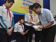 Báo Đầu tư tiếp tục trao học bổng “Vì trẻ em Việt Nam” tại Đà Nẵng
