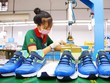 Công nhân làm việc tại nhà máy sản xuất giày xuất khẩu tại TP.HCM (Ảnh: Lê Toàn).