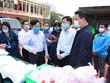 Lãnh đạo TP Hải Phòng, Sở Công Thương, NNPTNT cùng các lực lượng vận chuyển thực phẩm vào cho người dân trong khu vực phong tỏa