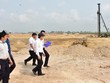 Chủ tịch UBND tỉnh Thừa Thiên Huế Phan Ngọc Thọ (đội mũ, hàng đầu) kiểm tra tiến độ thi công dự án.