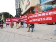 Cư dân Hồ Gươm Plaza căng băng-rôn phản đối việc chủ đầu tư chiếm dụng trái phép quỹ bảo trì