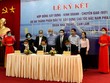 Thứ trưởng Bộ GTVT Lê Đình Thọ, đại diện tập đoàn Sơn Hải (nhà đầu tư), Công ty TNHH Đầu tư xây dựng đường cao tốc Nha Trang – Cam Lâm (doanh nghiệp dự án) thực hiện ký kết Hợp đồng BOT Dự án đầu tư xây dựng đoạn Nha Trang – Cam Lâm