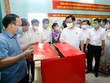 Chủ tịch Quốc hội Vương Đình Huệ kiểm tra công tác chuẩn bị bầu cử tại Tuyên Quang (Ảnh TC).