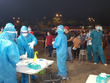 Lấy mẫu xét nghiệm nhanh tại Chợ Bình Điền hôm 5/7.