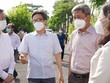 Phó thủ tướng Vũ Đức Đam (thứ hai từ trái qua) kiểm tra, đôn đốc phòng chống dịch Covid-19 tại tỉnh Bến Tre