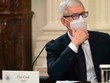 Giám đốc điều hành Apple, ông Tim Cook tham dự cuộc họp với Tổng thống Mỹ Joe Biden. Ảnh: AFP