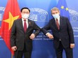 Chủ tịch Quốc hội Vương Đình Huệ và Chủ tịch Nghị viện Châu Âu David Sasoli (Ảnh - TTXVN) .