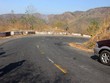 Nhiều đoạn đường đèo dốc, đường cong nằm, bán kính nhỏ nên việc vận chuyển hàng hóa trên QL28B tiềm ẩn nhiều nguy cơ mất an toàn giao thông. (Ảnh: Nguyệt Thu - báo Lâm Đồng).