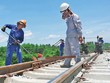 Do phải chạy trên một nền tảng đường sắt đơn tuyến, lạc hậu cả trăm năm, nên liên tiếp trong vòng 5 năm trở lại đây, đường sắt đã mất một lượng lớn thị phần vận chuyển khách tại cự ly trung bình và đường dài vốn là sở trường vào tay các hãng bay giá rẻ.