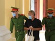 Bị cáo Nguyễn Thành Tài được dẫn giải đến tòa sáng ngày 18/11