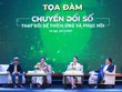 Ông Nguyễn Francis Tuấn Anh (bên phải) và ông Trần Anh Vương (bên trái).