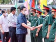 Chủ tịch Quốc hội Vương Đình Huệ hăm, chúc Tết cán bộ, chiến sĩ Tiểu đoàn U Minh II. 