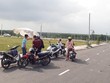 Nhà đầu tư xem đất trên đường ĐT769 thuộc huyện Long Thành. Ảnh: Việt Dũng