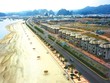Hạ tầng kết nối liên vùng ngày một hoàn thiện làm tăng giá trị bất động sản ven biển. Ảnh: Lê Toàn