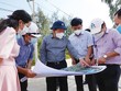 Ông Đặng Văn Minh, Chủ tịch UBND tỉnh Quảng Ngãi (thứ 3, từ trái sang) kiểm tra điều chỉnh quy hoạch tuyến Dung Quất - Sa Huỳnh giai đoạn IIb. Ảnh: H.M