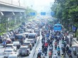 Người tham gia giao thông trên tuyến đường Nguyễn Trãi-Ngã Tư Sở. (Ảnh: Tuấn Anh/TTXVN)
