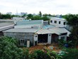 Đất nông nghiệp xen kẹt đô thị, lại bị quy hoạch “treo” xây dựng ga Bình Triệu 20 năm, nên nhà cửa của người dân ở phường Hiệp Bình Chánh (TP.HCM) tạm bợ, xuống cấp nghiêm trọng