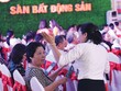 Người làm môi giới bất động sản rất nhớ quang cảnh đông đúc này. Ảnh: Dũng Minh 