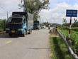 Cầu Bà Mẹo trên Quốc lộ 24B xuống cấp nghiêm trọng và không đảm bảo an toàn, nhưng vẫn phải “gánh” lượng phương tiện rất lớn. (Ảnh: Lê Danh - Báo Xây dựng).