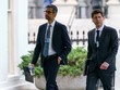 Ông Sundar Pichai, CEO của Google (trái) và ông Sam Altman, CEO của OpenAI. Ảnh: The NewYork Times 